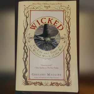 Wicked by Gregory Maguire Paperback book